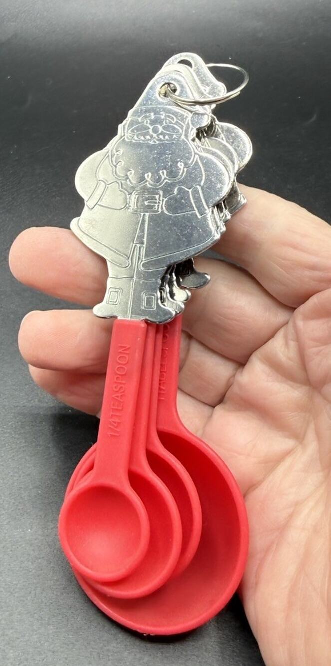 Super Cute Christmas Kitchen Measuring Spoons Santa Claus Mint! -LO19